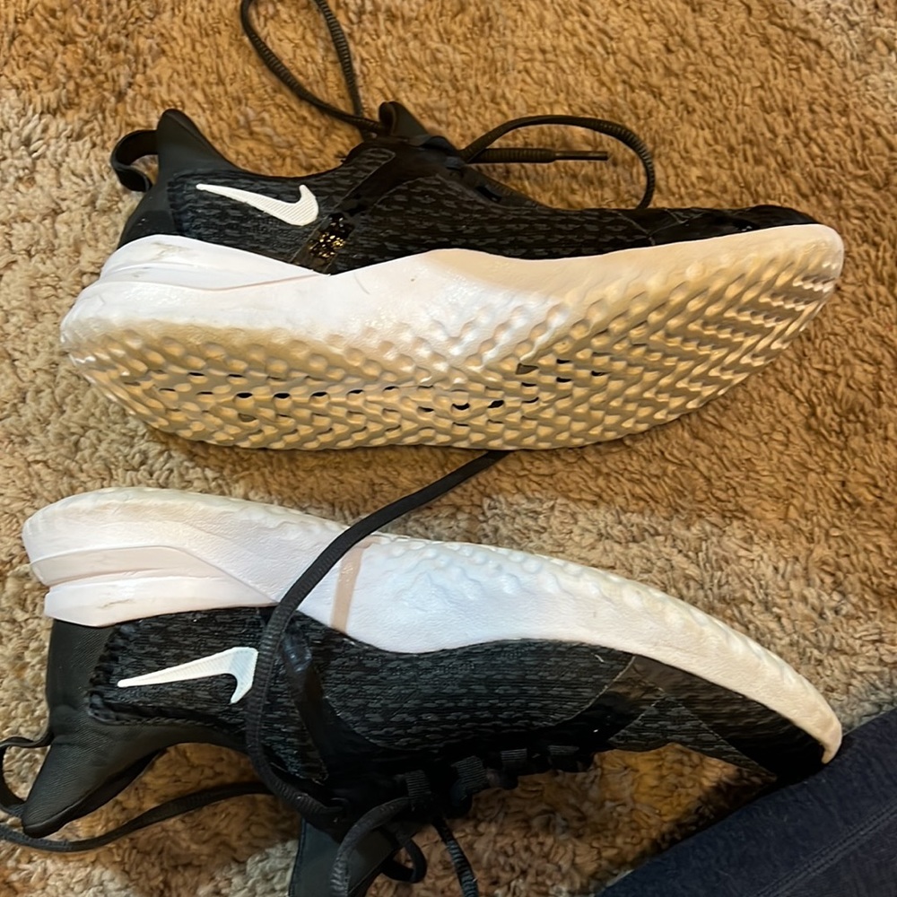 Size 8 womens Nikes - Picture 2 of 6